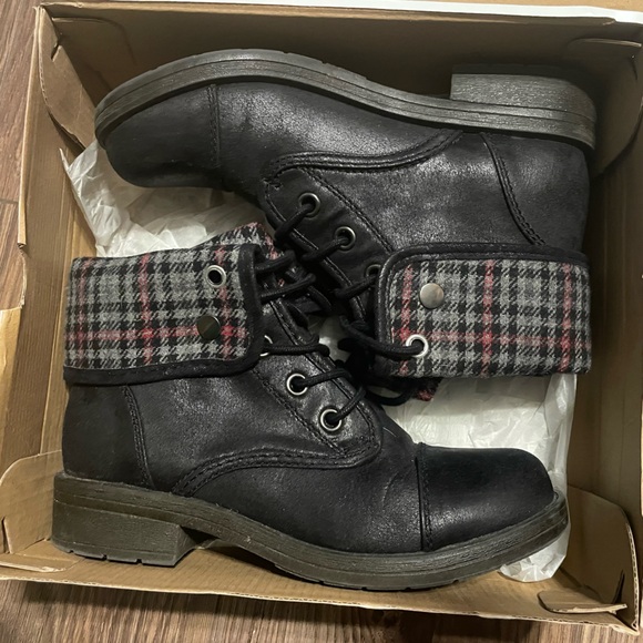 Arizona Yolanda Booties 🧣 - Picture 1 of 9